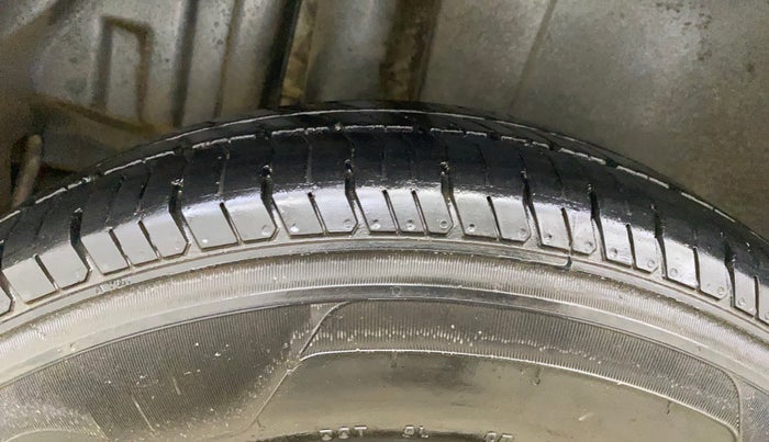 2012 Maruti Swift VXI, Petrol, Manual, 45,310 km, Right Rear Tyre Tread