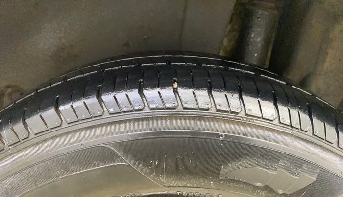 2012 Maruti Swift VXI, Petrol, Manual, 45,310 km, Left Rear Tyre Tread