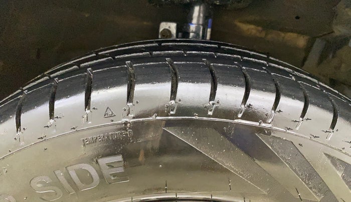 2012 Maruti Swift VXI, Petrol, Manual, 45,310 km, Right Front Tyre Tread