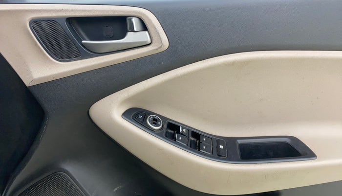 2015 Hyundai Elite i20 ASTA 1.2, CNG, Manual, 1,24,452 km, Driver Side Door Panels Control