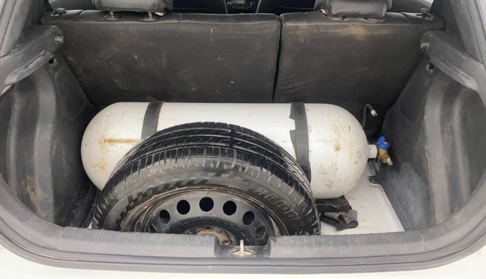 2015 Hyundai Elite i20 ASTA 1.2, CNG, Manual, 1,24,452 km, Boot Inside