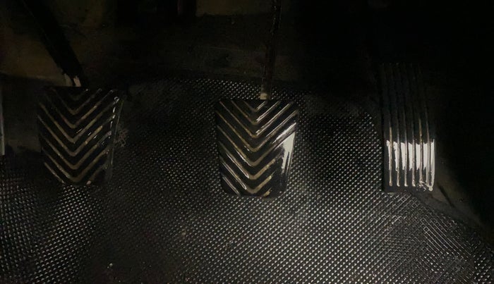 2015 Hyundai Elite i20 ASTA 1.2, CNG, Manual, 1,24,452 km, Pedals