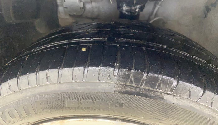 2015 Hyundai Elite i20 ASTA 1.2, CNG, Manual, 1,24,452 km, Left Front Tyre Tread