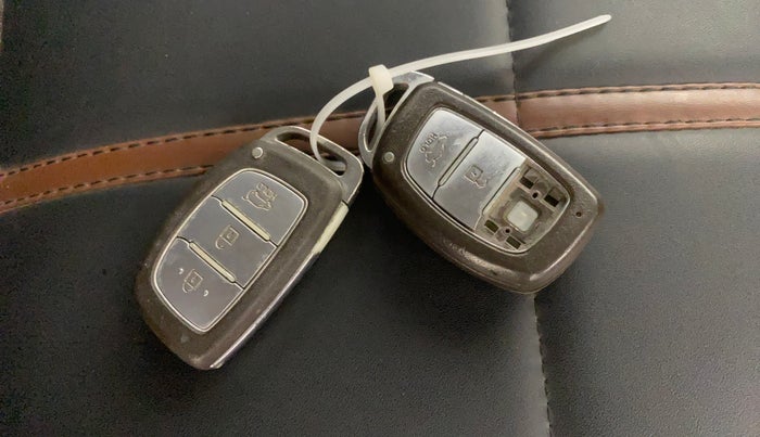 2015 Hyundai Elite i20 ASTA 1.2, CNG, Manual, 1,24,452 km, Key Close Up