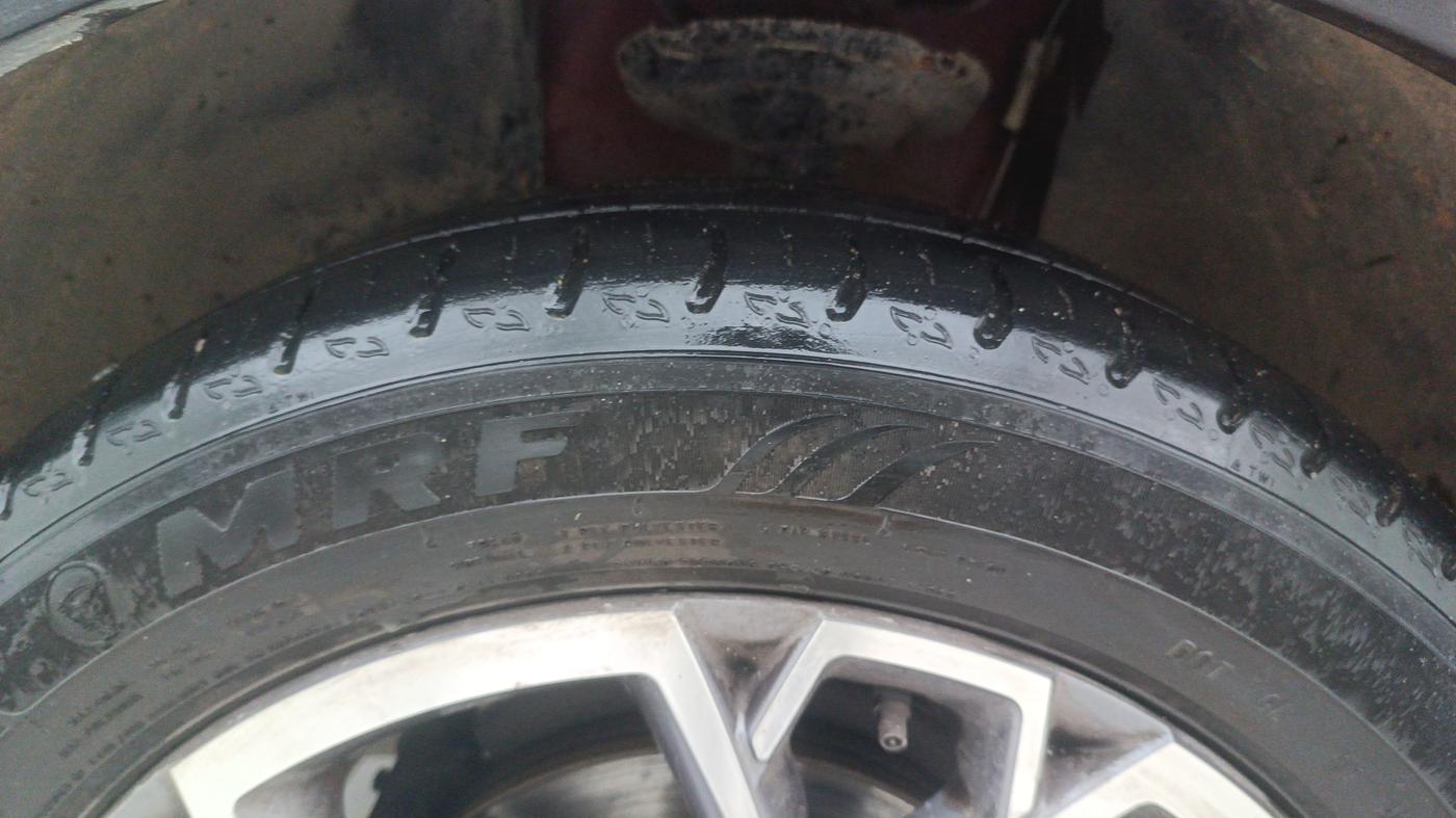2022 Skoda KUSHAQ STYLE 1.0L TSI AT (6 AIRBAGS), Petrol, Automatic, 22,517 km, Left Front Tyre Tread