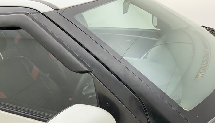 2014 Maruti Swift VXI, CNG, Manual, 88,356 km, Right A pillar - Slightly dented