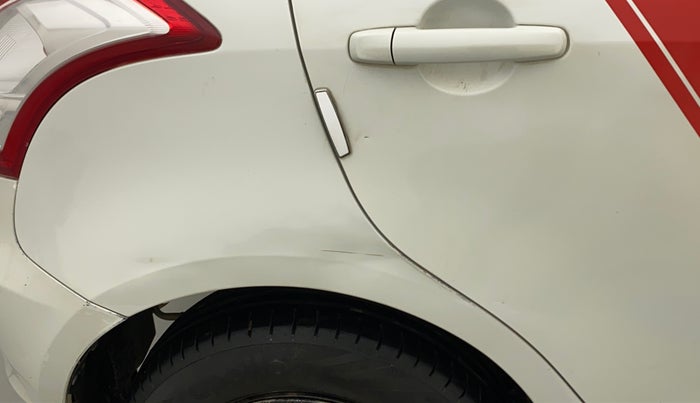 2014 Maruti Swift VXI, CNG, Manual, 88,356 km, Right quarter panel - Slightly dented