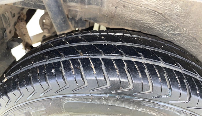 2017 Maruti Wagon R 1.0 LXI CNG, CNG, Manual, 99,996 km, Right Rear Tyre Tread