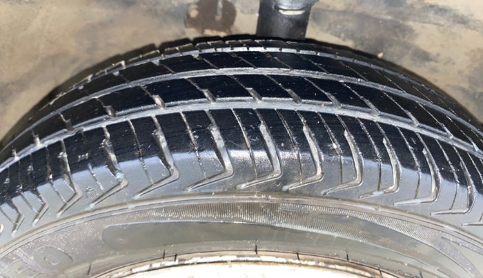 2017 Maruti Wagon R 1.0 LXI CNG, CNG, Manual, 99,996 km, Right Front Tyre Tread