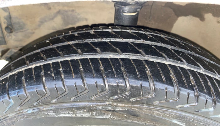 2017 Maruti Wagon R 1.0 LXI CNG, CNG, Manual, 99,996 km, Left Front Tyre Tread