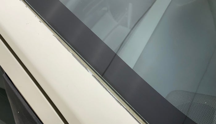 2011 Toyota Etios G, Petrol, Manual, 88,478 km, Right A pillar - Minor scratches