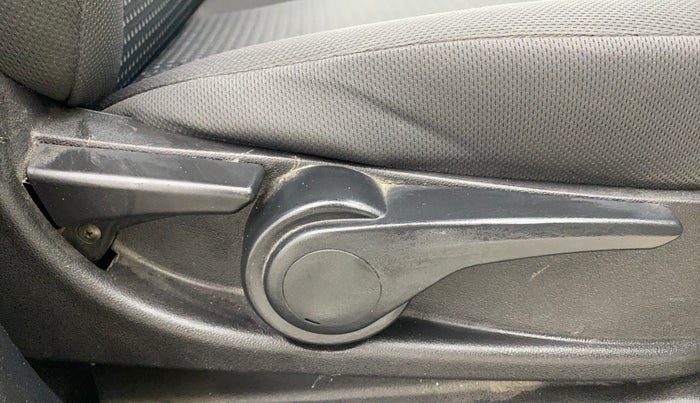 2019 Tata Tiago XZA PLUS DUAL TONE PETROL, Petrol, Automatic, 27,407 km, Driver Side Adjustment Panel