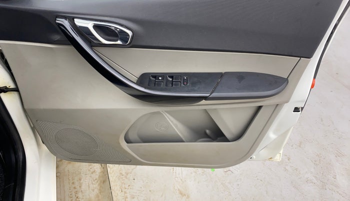 2019 Tata Tiago XZA PLUS DUAL TONE PETROL, Petrol, Automatic, 27,407 km, Driver Side Door Panels Control