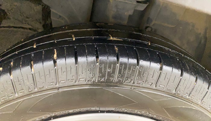 2020 Renault Kwid RXT 1.0 (O), Petrol, Manual, 76,836 km, Right Front Tyre Tread