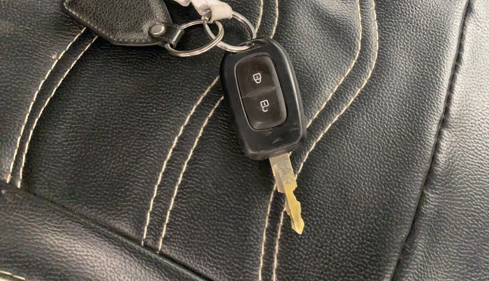 2020 Renault Kwid RXT 1.0 (O), Petrol, Manual, 76,836 km, Key Close Up