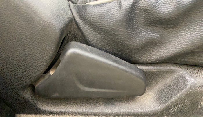 2020 Renault Kwid RXT 1.0 (O), Petrol, Manual, 76,836 km, Driver Side Adjustment Panel