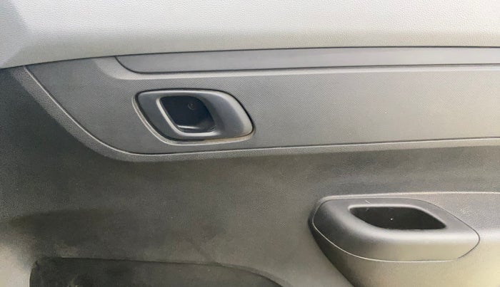 2020 Renault Kwid RXT 1.0 (O), Petrol, Manual, 76,836 km, Driver Side Door Panels Control