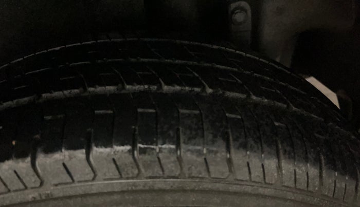 2018 Maruti Ertiga VXI, CNG, Manual, 75,631 km, Left Rear Tyre Tread