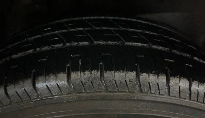 2018 Maruti Ertiga VXI, CNG, Manual, 75,631 km, Right Rear Tyre Tread