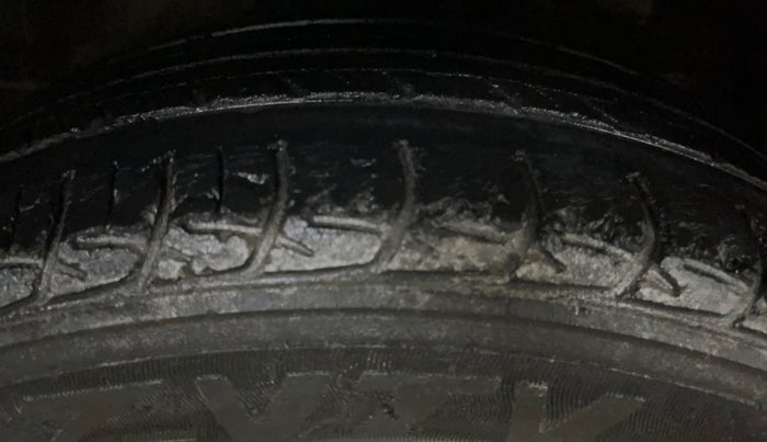 2018 Maruti Ertiga VXI, CNG, Manual, 75,631 km, Right Front Tyre Tread