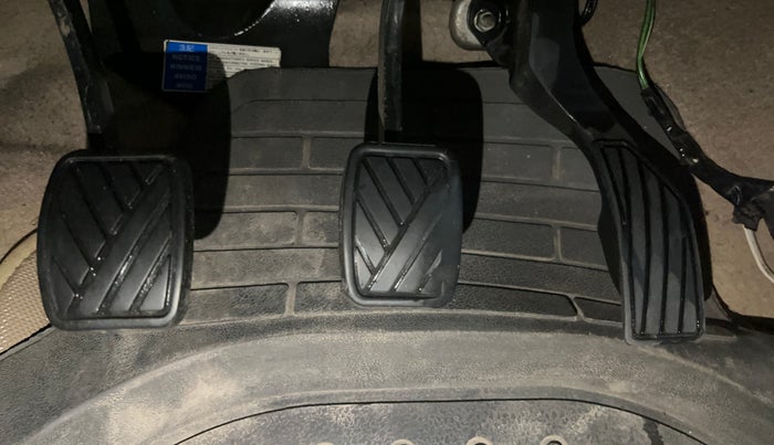 2018 Maruti Ertiga VXI, CNG, Manual, 75,631 km, Pedals