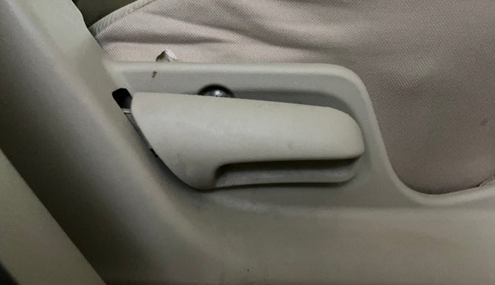 2018 Maruti Ertiga VXI, CNG, Manual, 75,631 km, Driver Side Adjustment Panel