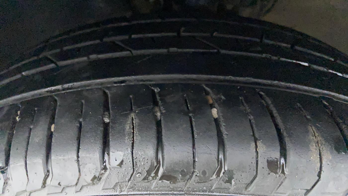 2018 Volkswagen Ameo HIGHLINE PLUS 1.0L 16 ALLOY, Petrol, Manual, 60,417 km, Left Front Tyre Tread