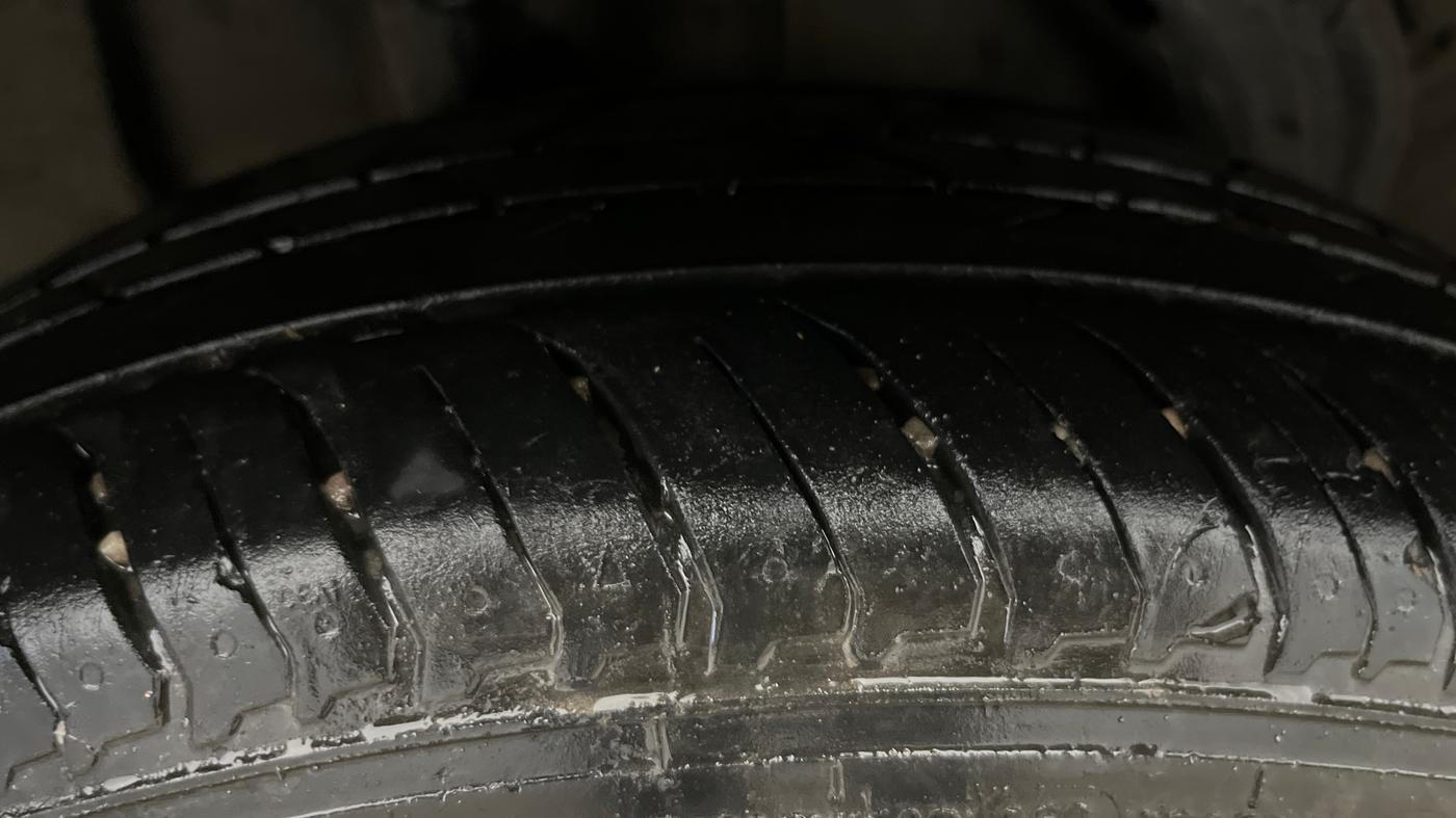 2025 Nissan MAGNITE N-Connecta B4D 1.0 Petrol MT, CNG, Manual, 26,116 km, Right Rear Tyre Tread