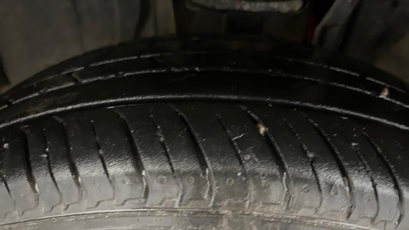 2025 Nissan MAGNITE N-Connecta B4D 1.0 Petrol MT, CNG, Manual, 26,116 km, Left Front Tyre Tread