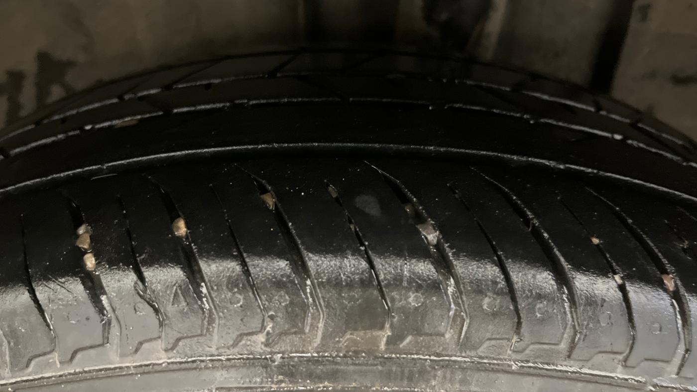 2025 Nissan MAGNITE N-Connecta B4D 1.0 Petrol MT, CNG, Manual, 26,116 km, Left Rear Tyre Tread