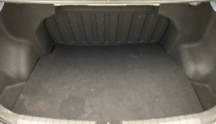 2015 Hyundai Xcent SX AT 1.2 OPT, Petrol, Automatic, 58,467 km, Boot Inside