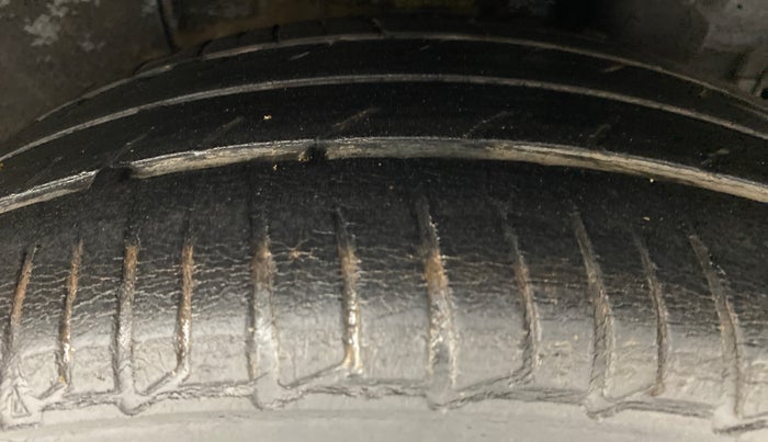 2015 Hyundai Xcent SX AT 1.2 OPT, Petrol, Automatic, 58,467 km, Left Rear Tyre Tread