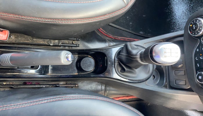 2021 Renault Duster RXZ 1.5 PETROL MT, Petrol, Manual, 67,391 km, Gear Lever