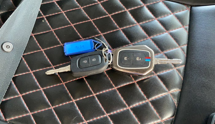 2021 Renault Duster RXZ 1.5 PETROL MT, Petrol, Manual, 67,391 km, Key Close Up