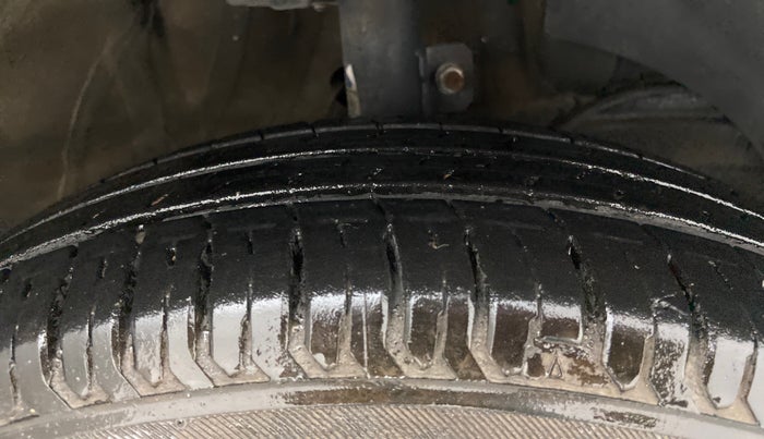 2021 Maruti Swift VXI, Petrol, Manual, 12,045 km, Right Front Tyre Tread
