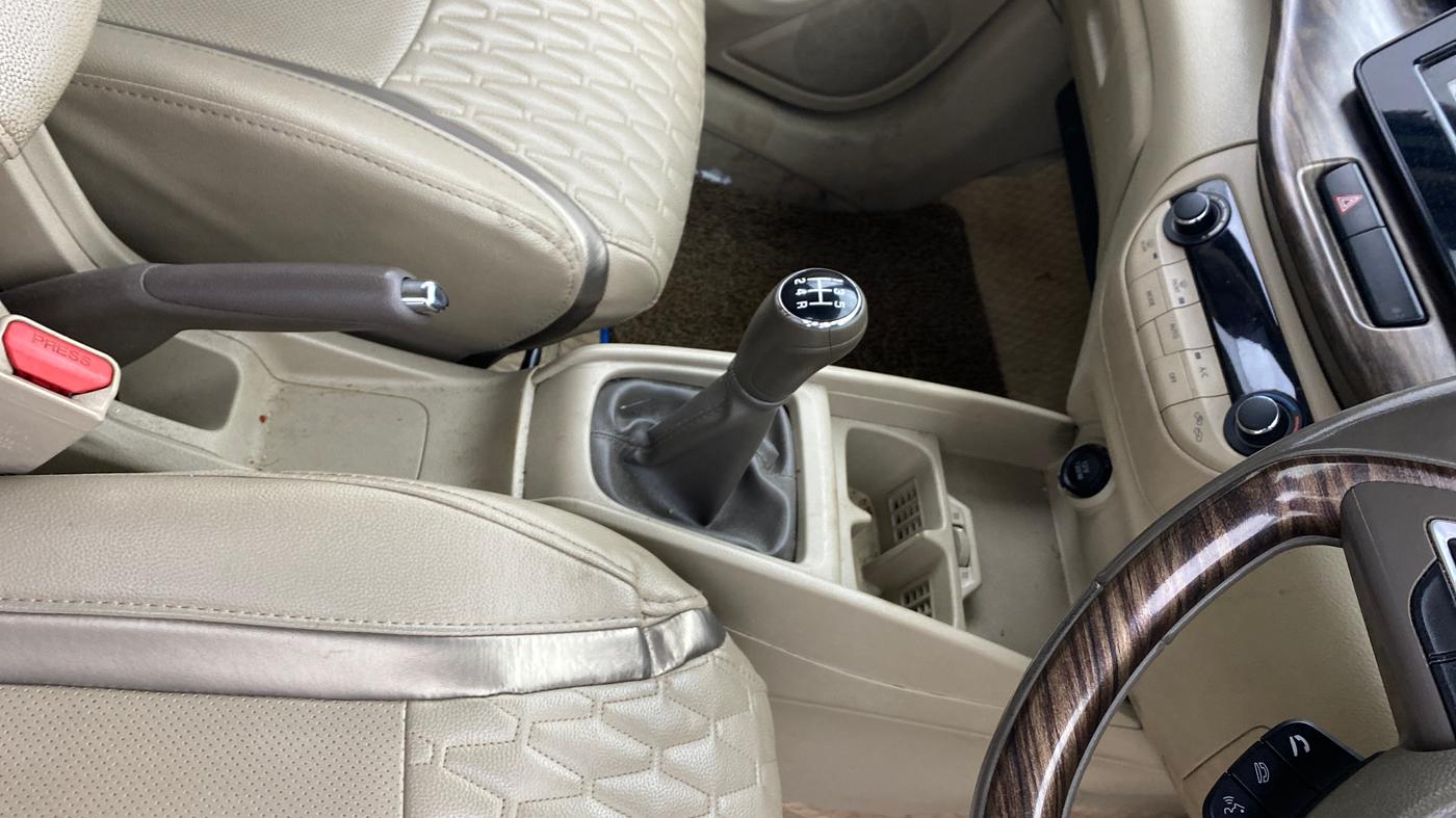 2019 Maruti Ertiga ZXI+ SHVS, Petrol, Manual, 82,157 km, Gear Lever