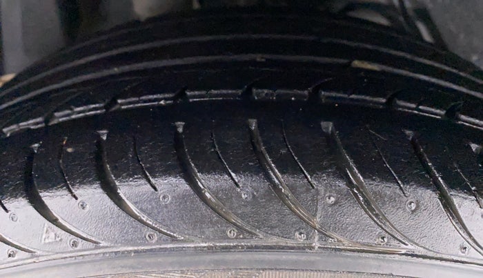 2018 Ford New Figo 1.2 TITANIUM, Petrol, Manual, 28,392 km, Right Rear Tyre Tread