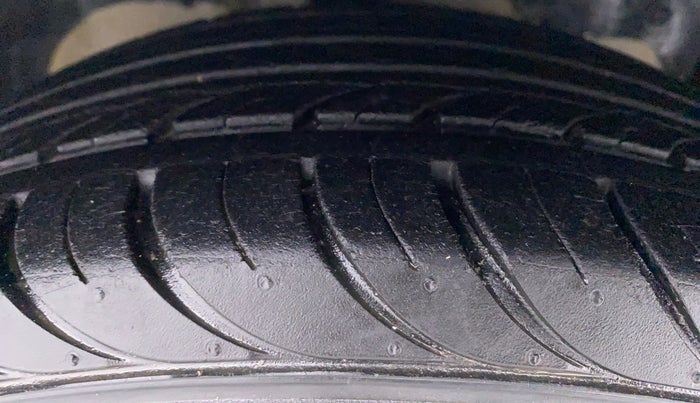 2018 Ford New Figo 1.2 TITANIUM, Petrol, Manual, 28,392 km, Right Front Tyre Tread