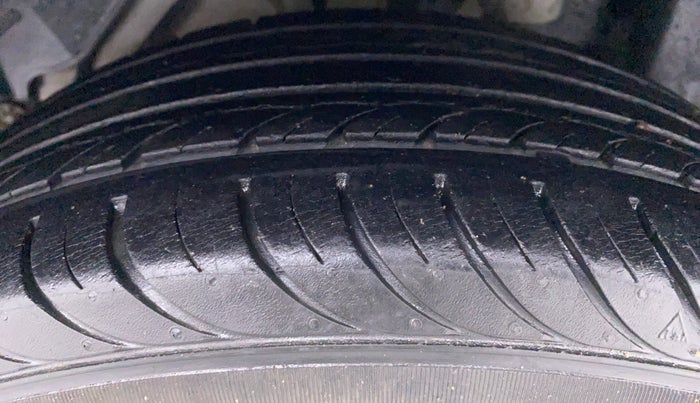 2018 Ford New Figo 1.2 TITANIUM, Petrol, Manual, 28,392 km, Left Rear Tyre Tread