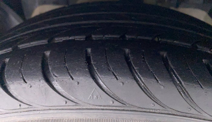 2018 Ford New Figo 1.2 TITANIUM, Petrol, Manual, 28,392 km, Left Front Tyre Tread