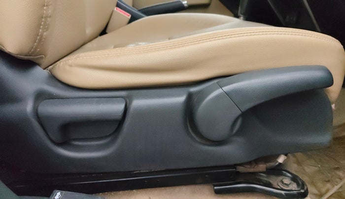 2014 Honda City 1.5L I-VTEC VX CVT, Petrol, Automatic, 1,46,790 km, Driver Side Adjustment Panel