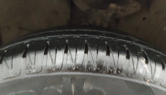 2014 Honda City 1.5L I-VTEC VX CVT, Petrol, Automatic, 1,46,790 km, Left Front Tyre Tread