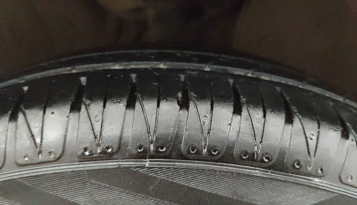 2014 Honda City 1.5L I-VTEC VX CVT, Petrol, Automatic, 1,46,790 km, Right Front Tyre Tread