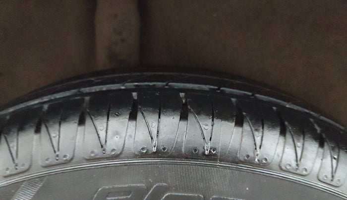 2014 Honda City 1.5L I-VTEC VX CVT, Petrol, Automatic, 1,46,790 km, Right Rear Tyre Tread