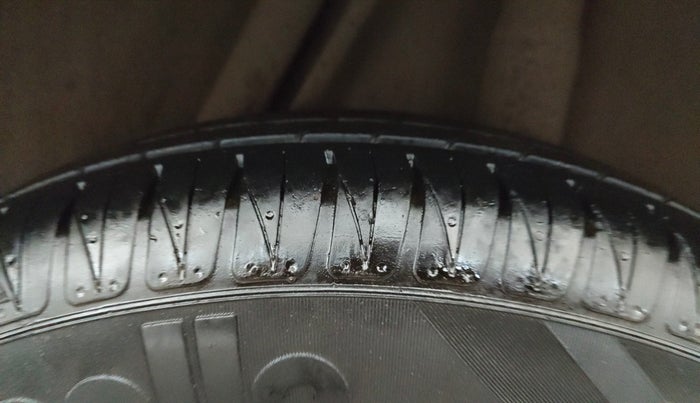 2014 Honda City 1.5L I-VTEC VX CVT, Petrol, Automatic, 1,46,790 km, Left Rear Tyre Tread