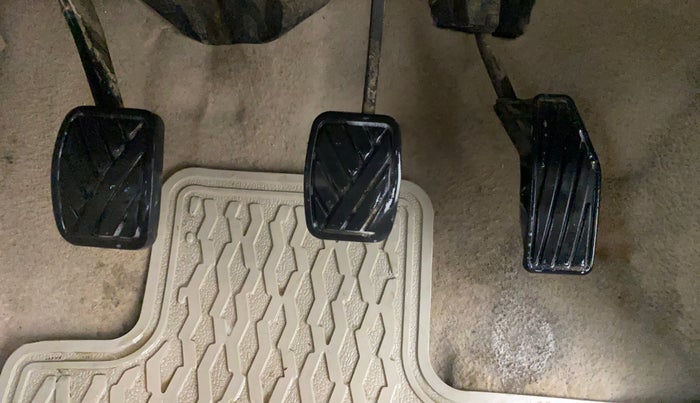 2021 Maruti Dzire VXI, CNG, Manual, 1,09,648 km, Pedals