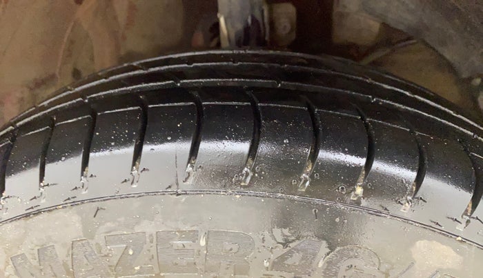 2021 Maruti Dzire VXI, CNG, Manual, 1,09,648 km, Right Front Tyre Tread