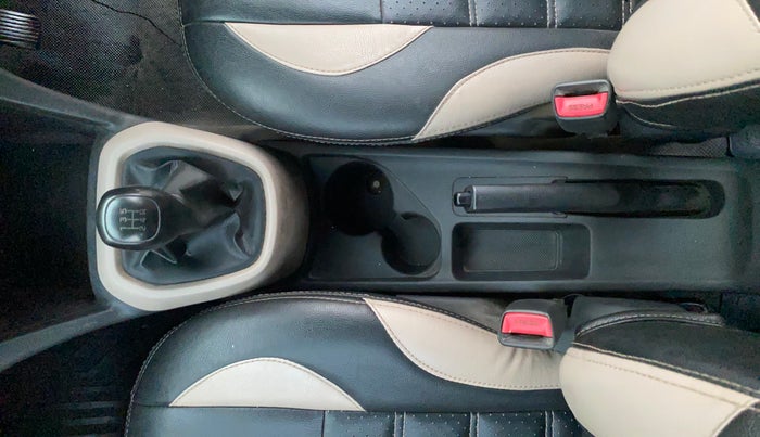 2016 Hyundai Grand i10 MAGNA 1.2 KAPPA VTVT, Petrol, Manual, 1,32,973 km, Gear Lever