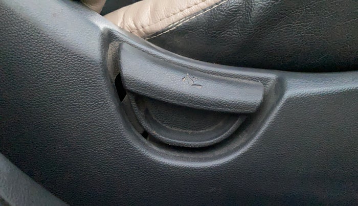 2016 Hyundai Grand i10 MAGNA 1.2 KAPPA VTVT, Petrol, Manual, 1,32,973 km, Driver Side Adjustment Panel