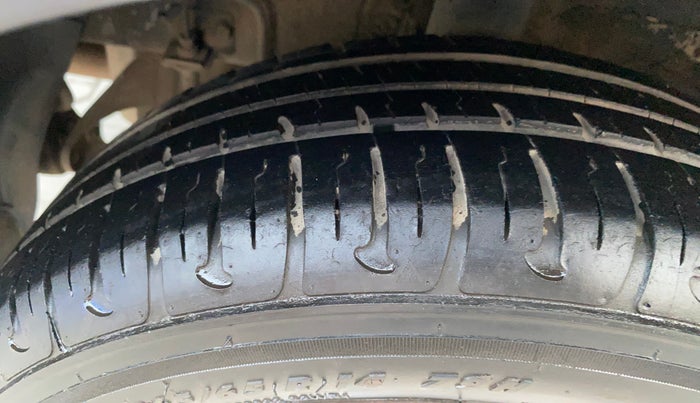 2016 Hyundai Grand i10 MAGNA 1.2 KAPPA VTVT, Petrol, Manual, 1,32,973 km, Right Rear Tyre Tread